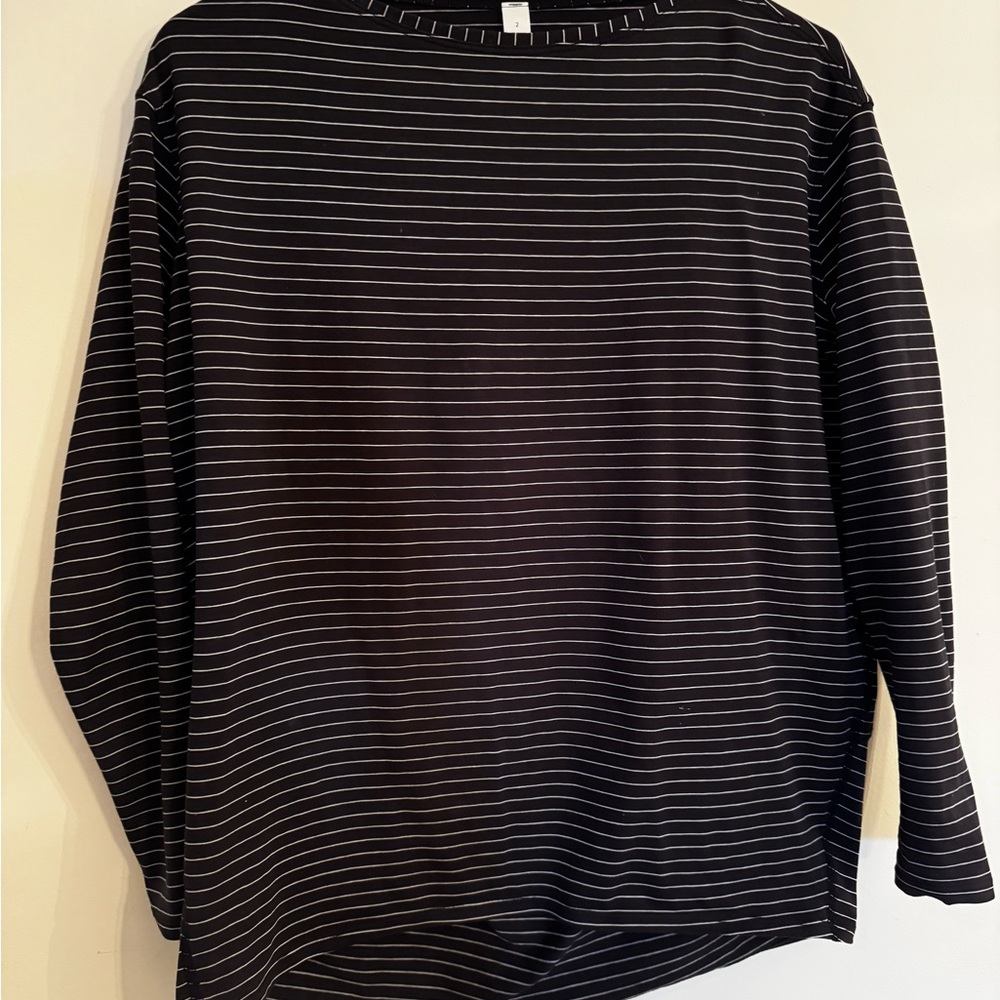 Lululemon back in action Black and White Striped Long Sleeve Top size 2